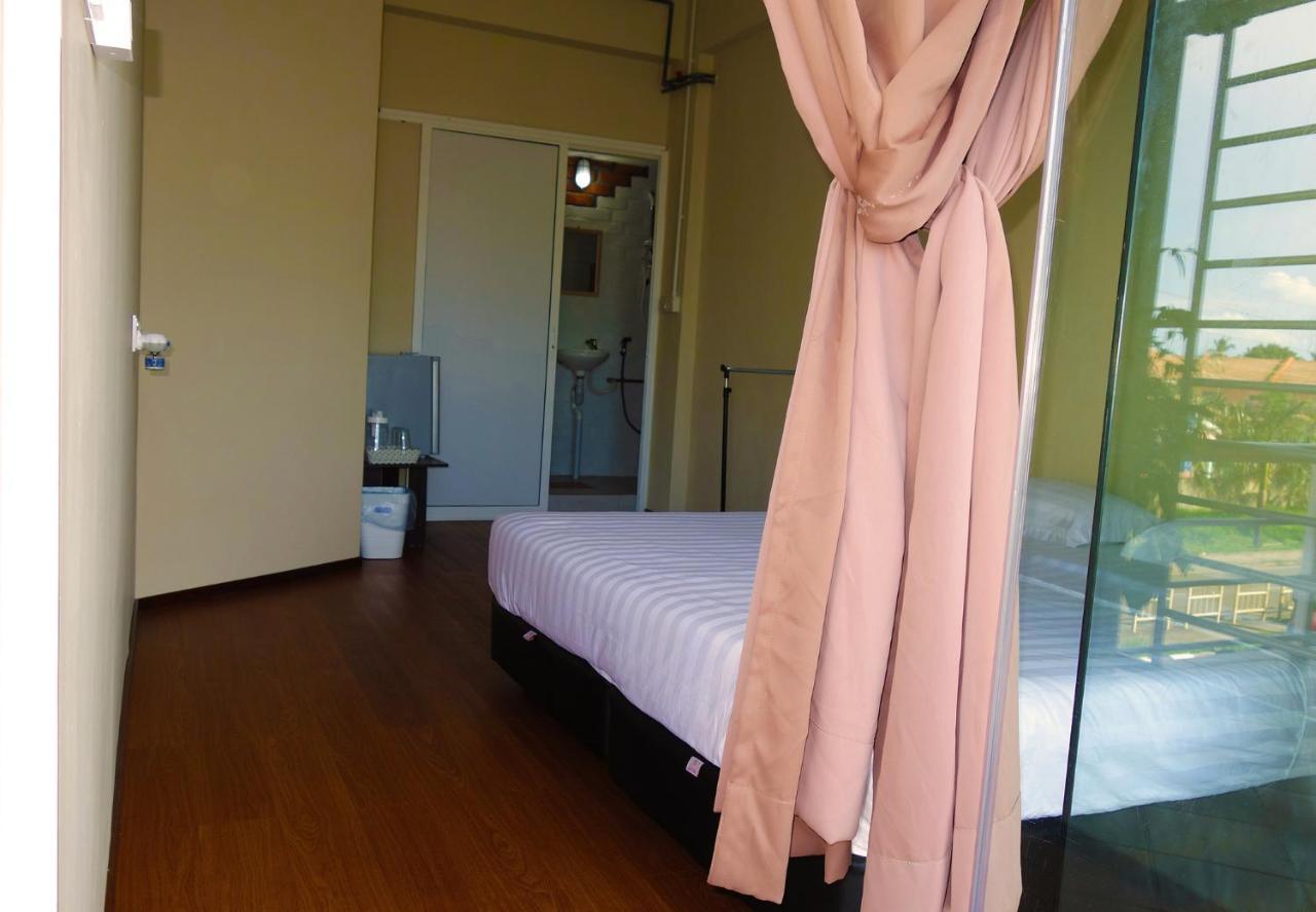 Ae Semporna Guesthouse 极潜旅店 Bagian luar foto