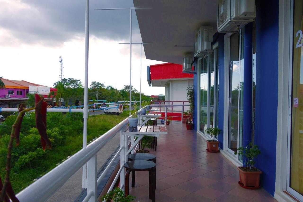Ae Semporna Guesthouse 极潜旅店 Bagian luar foto
