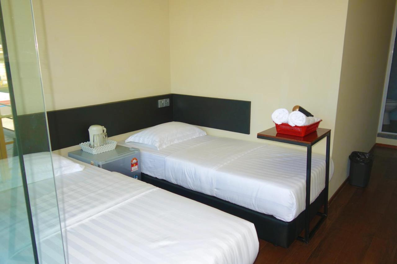 Ae Semporna Guesthouse 极潜旅店 Bagian luar foto